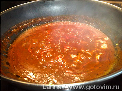 Креветки в томатном соусе с пармезаном