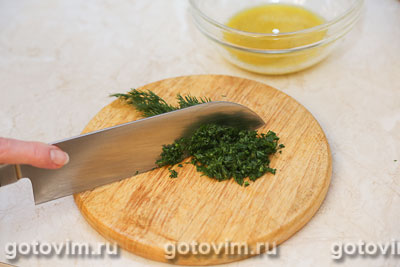 Форель в духовке с зеленым соусом.