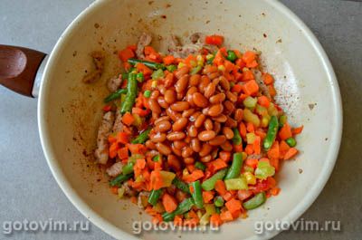 Лапша для бешбармака с мясом, овощами и фасолью