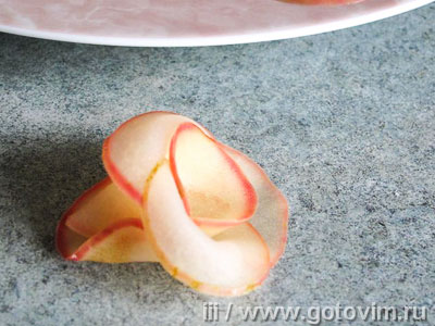 Творожная запеканка с яблочными розочками