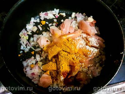 Куриное филе с шампиньонами в сливочном соусе с карри