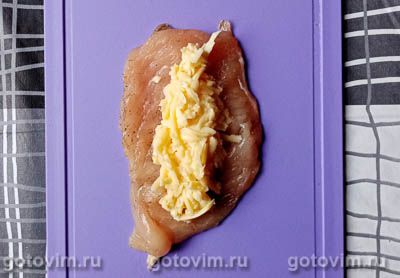 Рулетики из куриного филе с сыром в панировке «Камыши»