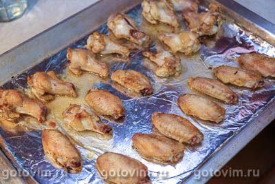 Куриные крылышки в маринаде из соевого и устричного соусов