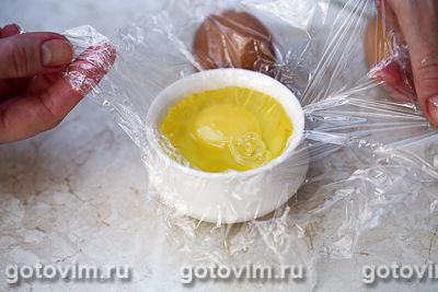 Яйцо пашот в пищевой пленке