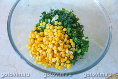 Салат из курицы с огурцом и кукурузой