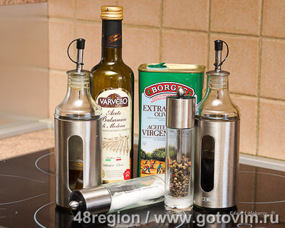 Томленый в духовке перец в маринаде из оливкового масла и смеси уксусов