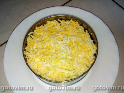 Слоеный салат из ветчины со свежим огурцом и сыром