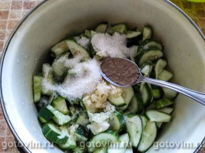 Салат на зиму из переросших огурцов