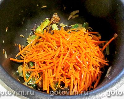 Закуска из сухих грибов шиитаке и корейской моркови в мультиварке.