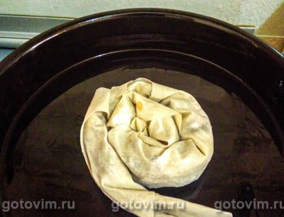 Турецкий пирог бёрек с мясной начинкой из теста юфка