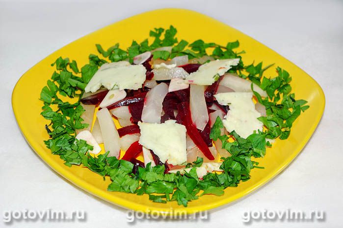 Салат из запеченной свеклы с сыром фета и дыней