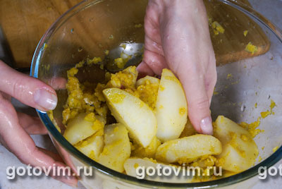 Печеный картофель (с луком и куркумой).