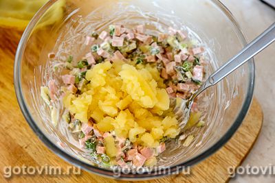 Картофель, фаршированный салатом оливье