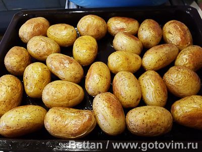 Печеная картошка в духовке.