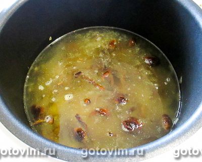 Суп картофельный с сушёными опятами и плавленым сыром в мультиварке.