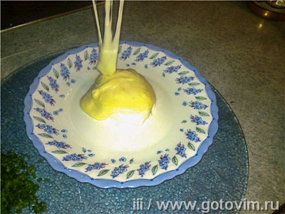 Яйцо - пашот под сырным соусом