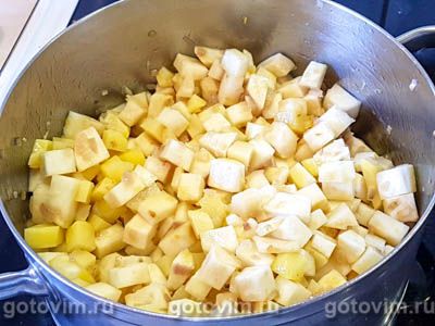 Сливочный суп-пюре из сельдерея с сыром с синей плесенью (2-й рецепт)
