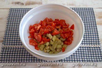 Теплый салат с баклажанами, помидорами и кабачками