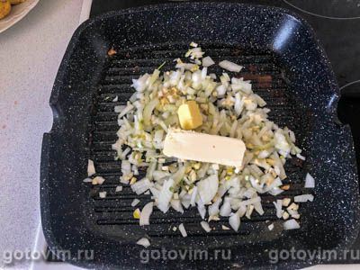 Курица с грибами со сливочно-сырным соусом