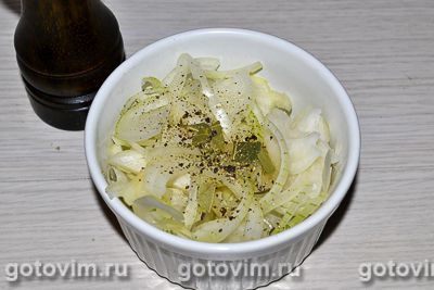 Салат из печени трески с рисом и яблоками