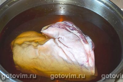 Как приготовить Запеченная свиная Рулька в Пальто в духовке рецепт пошагово