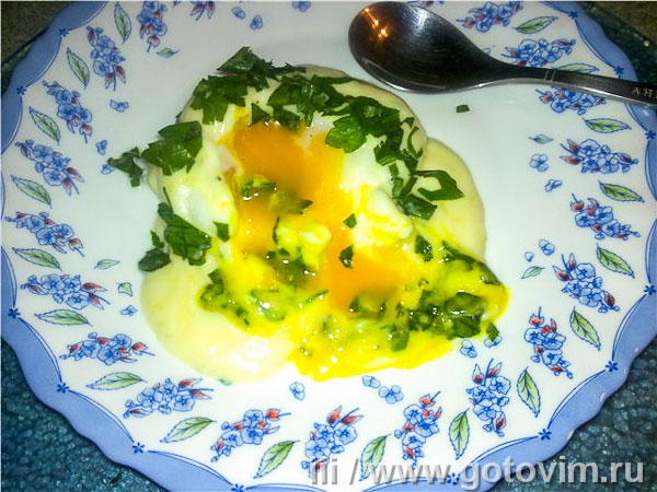 Яйцо - пашот под сырным соусом