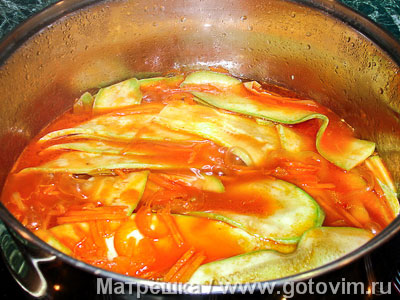 Заготовка из кабачков с томатным соком «Тещин язык»