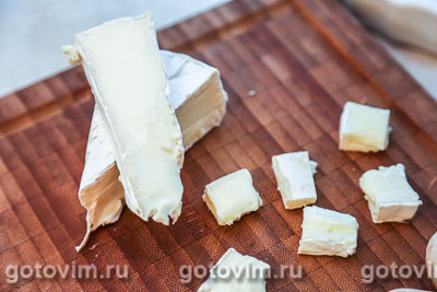 Фаршированные сыром бри шампиньоны в хрустящей ветчине (беконе)
