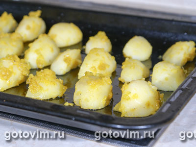 Печеный картофель (с луком и куркумой).