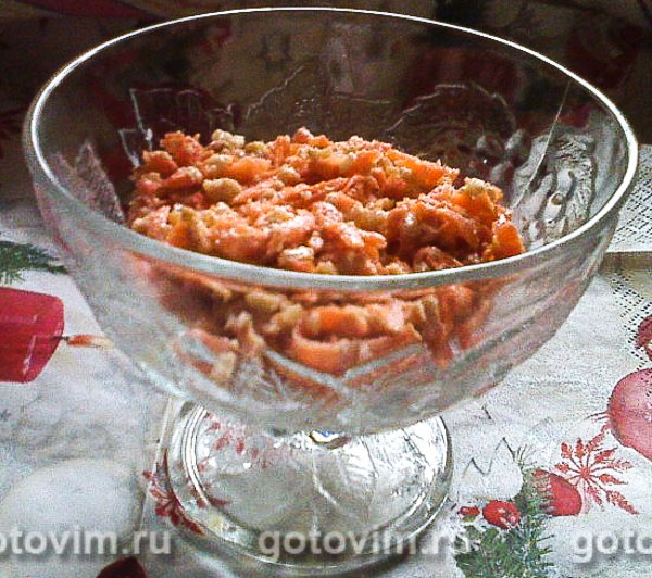 Салат морковный с орехами и чесноком