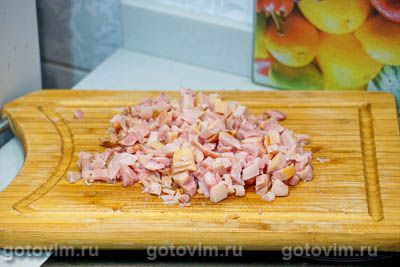 Слоеный салат с копченой курицей и маком