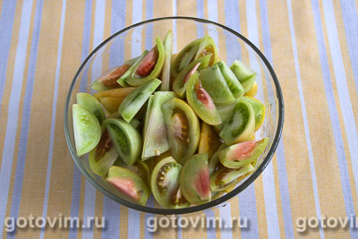 Салат из маринованных зеленых помидоров