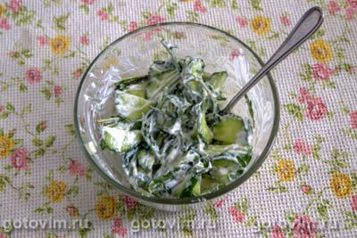 Салат из огурцов с йогуртом и рукколой (для барбекю)