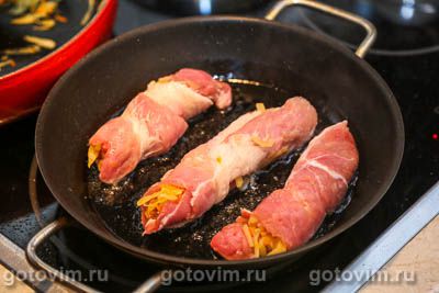 Крученики волынские из свинины с капустой, запеченные в сметане