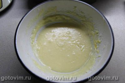 Пирог-перевертыш со сливами в карамели