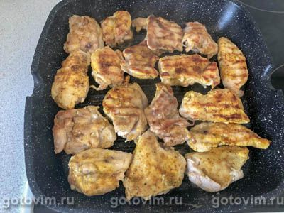 Курица с грибами со сливочно-сырным соусом