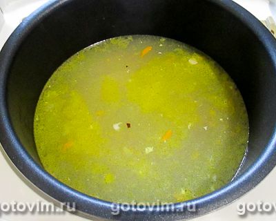 Куриный суп с вермишелью «паутинка» и колбасным сыром в мультиварке