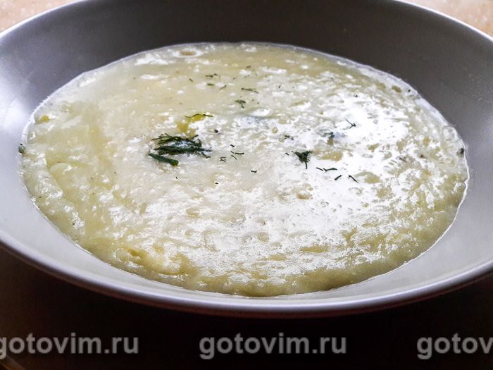 Суп-пюре из лука порея с картофелем и сыром.