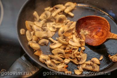 Котлеты из куриных желудков с грибами в духовке