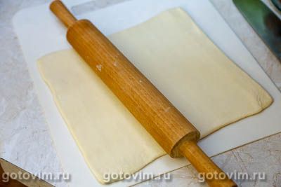 Слойки с сыром и ветчиной из готового слоеного теста