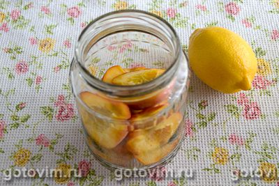Компот из персиков с лимонным соком
