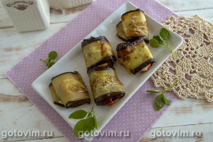Рулетики из баклажанов с сыром моцарелла и помидорами
