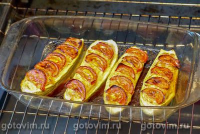 Лодочки из кабачков, фаршированные картофелем и помидорами