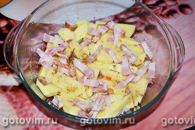 Картофельная запеканка с сыром и беконом в духовке