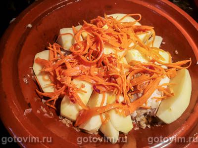 Курица с картошкой и морковью по-корейски в сливочном соусе.