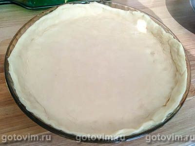 Пирог из слоеного теста с овощами и яичной лапшой