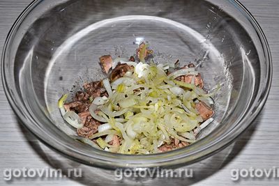 Салат из печени трески с рисом и яблоками