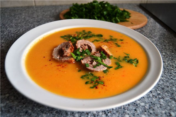 Крем-суп из кабачков с мясными рулетиками
