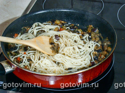 Спагетти с баклажанами.