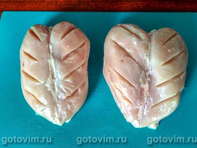 Запеченная куриная грудка, шпигованная сладким болгарским перцем